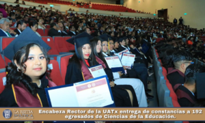Encabeza Rector de la UATx entrega de constancias a 192 egresados de Ciencias de la Educación.