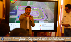 Chava Santos refuerza coordinación interinstitucional para garantizar seguridad en evento automovilístico.