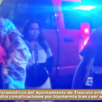 Paramédicos del Ayuntamiento de Tlaxcala evitan que menor sufra complicaciones por hipotermia tras caer en una cisterna.