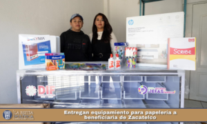 Entregan equipamiento para papelería a beneficiaria de Zacatelco.