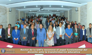 Rector de la UATx reconoce el papel fundamental del docente ante la transformación educativa.