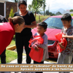 De casa en casa: el “Libretón” de Sandy Aguilar recorre Apizaco apoyando a las familias.