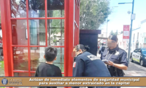 Actúan de inmediato elementos de seguridad municipal para auxiliar a menor extraviado en la capital.