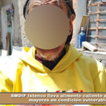 SMDIF Ixtenco lleva alimento caliente a adultos mayores en condición vulnerable.