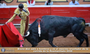 Bruno Aloi sale a hombros y es el máximo triunfador de la corrida de la Huamantlada 2026.