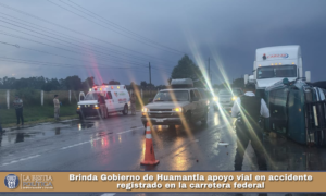 Brinda Gobierno de Huamantla apoyo vial en accidente registrado en la carretera federal.