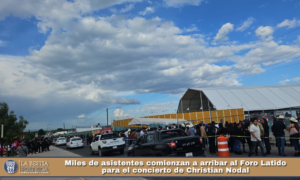 Miles de asistentes comienzan a arribar al Foro Latido para el concierto de Christian Nodal.