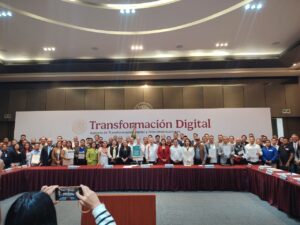Panotla participa en un encuentro nacional para impulsar un Gobierno más ágil, eficiente y cercano.      Con el objetivo de fortalecer una administración pública más ágil, eficiente y cercana a la ciudadanía, el secretario del Ayuntamiento de Panotla, Franklin Calva Córdoba, asistió a la Ciudad de México, en representación del presidente municipal, Idelfonso Carro Roldán, para participar en un encuentro enfocado en la simplificación de trámites y la reducción de cargas burocráticas.     Durante la jornada se abordaron acciones orientadas a facilitar la relación entre la ciudadanía y las instituciones, mediante procesos más sencillos, eficientes y accesibles, que permitan reducir tiempos y evitar trámites innecesarios.     En representación del Gobierno Municipal de Panotla, Franklin Calva Córdoba destacó la importancia de impulsar estrategias que permitan modernizar la administración pública y brindar mejores servicios a la población.     Estas acciones refrendan el compromiso del Ayuntamiento de Panotla con una gestión cercana, eficiente y orientada a ofrecer soluciones a las necesidades de las y los ciudadanos.     Menos burocracia, más soluciones y mejores oportunidades para la gente.
