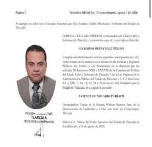 Lorena Cuéllar otorga patente de notario a Maximino Hernández Pulido en Chiautempan.