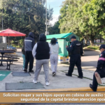 Solicitan mujer y sus hijos apoyo en cabina de auxilio y elementos de seguridad de la capital brindan atención oportuna.