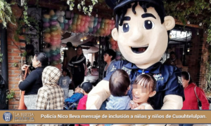 Policía Nico lleva mensaje de inclusión a niñas y niños de Cuauhtelulpan.