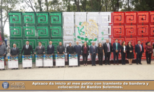 Apizaco da inicio al mes patrio con izamiento de bandera y colocación de Bandos Solemnes.
