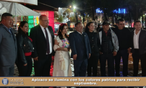 Apizaco se ilumina con los colores patrios para recibir septiembre.