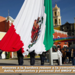 Honores a la bandera reúnen a la comunidad de Santa Anita, estudiantes y personal del SMDIF Huamantla.