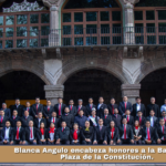 Blanca Angulo encabeza honores a la Bandera en Plaza de la Constitución.