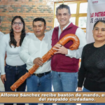 Alfonso Sánchez recibe bastón de mando, es el ganador del respaldo ciudadano.