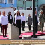 Ixtenco participa en ceremonia de izamiento de la bandera nacional en la capital del estado.