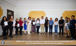 IMMUJER Zacatelco fortalece la capacitación para el autoempleo con curso de globoflexia y decoración con globos.