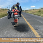 Gobierno Municipal de Ixtenco realiza trabajos de bacheo en tramos carreteros hacia Huamantla y Zitlaltepec.