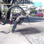 Ayuntamiento de Tlaxcala mantiene acciones permanentes de bacheo, ahora en beneficio de la colonia Adolfo López Mateos y Camino Real.