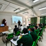 UBR Ixtenco fortalece el aprendizaje sensorial de adolescentes con plática sobre percepción táctil.