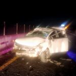 Policía municipal de Tlaxcala pone a disposición vehículo con notables huellas de accidente y abandono.