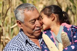 Tlaxcala envejece: crece la población, bajan los nacimientos y se estrecha el bono demográfico.