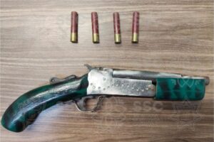 Detienen SSC y Marina a sujeto por portación de arma de fuego.