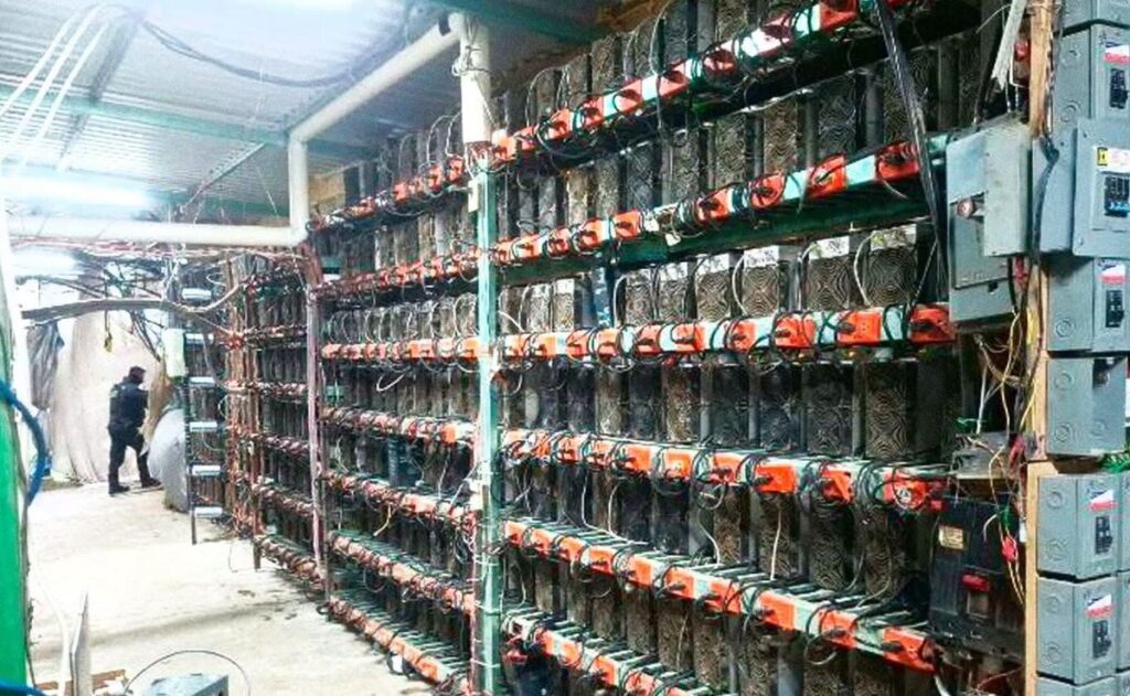 Instalación para operar equipos especializados en la minería de criptomonedas. Foto de SSP Puebla