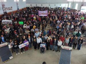 Gobernadora encabeza entrega de calentadores solares en Terrenate.