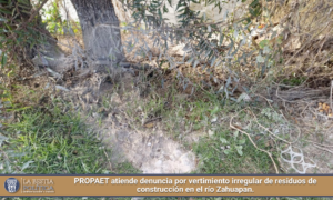 PROPAET atiende denuncia por vertimiento irregular de residuos de construcción en el río Zahuapan.
