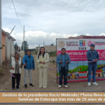 Gestión de la presidenta Rocío Meléndez Pluma lleva electrificación a familias de Estocapa tras más de 20 años de espera.