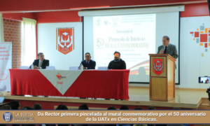 Da Rector primera pincelada al mural conmemorativo por el 50 aniversario de la UATx en Ciencias Básicas.