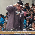Niñas y niños de San Pablo del Monte disfrutan de la función de títeres Rosete Aranda.