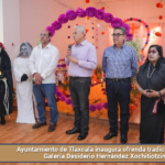 Ayuntamiento de Tlaxcala inaugura ofrenda tradicional en la Galería Desiderio Hernández Xochitiotzin.