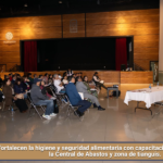 Fortalecen la higiene y seguridad alimentaria con capacitación a locatarios de la Central de Abastos y zona de tianguis.