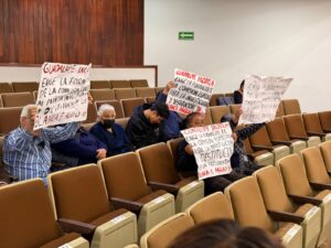 Conflictos en Atlangatepec e Ixcotla llegan al Congreso del Estado.
