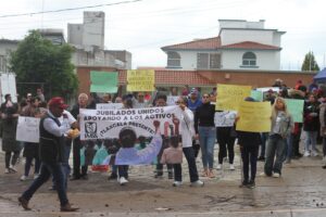 Protestan trabajadores del IMSS en evento por los cinco años del triunfo de Lorena Cuéllar