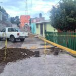 Atienden CAPAM fuga de agua en la calle Quiahuixtlán en San Isidro; continúa cerrada la circulación.