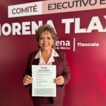 Marina Aguilar se registra por la coordinación de Morena en Apizaco; llama a la unidad.