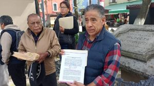 Artesanos denuncian retiro de 22 carritos en la Plaza Xicohténcatl de Tlaxcala.