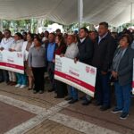 Entrega Javier Rivera 219 tinacos y calentadores solares a familias de Apizaco.