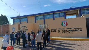 Padres de familia denuncian presuntas irregularidades en primaria Luis G. Salamanca.