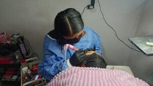 “Volver a Brillar”: Brenda ofrece servicios gratuitos de belleza a sobrevivientes de cáncer.