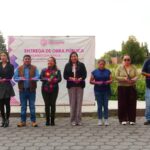 Presidenta Rocío Meléndez Pluma entrega obra de banquetas en el barrio de Santa Cruz Progreso.